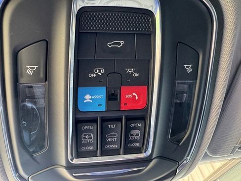Used 2023 Jeep Grand Cherokee Limited w/ Trailer Tow Prep Group (B) AWD/4WD image 24