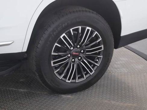 Used 2025 GMC Yukon Elevation w/ Technology Package AWD/4WD image 14