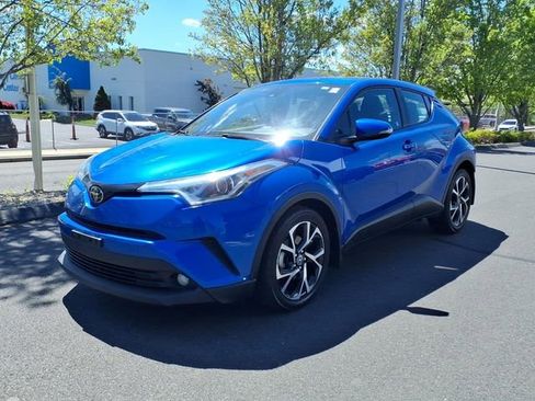 Used 2018 Toyota C-HR XLE FWD image 3