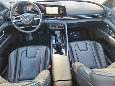 Used 2025 Hyundai Elantra Limited image 17