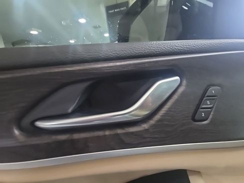 Used 2023 Jeep Grand Cherokee Limited w/ Black Appearance Package RWD image 17