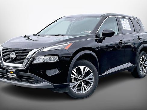 Used 2023 Nissan Rogue SV image 2