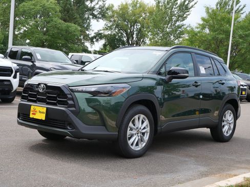 New 2026 Toyota Corolla Cross LE w/ Moonroof Package AWD/4WD image 4