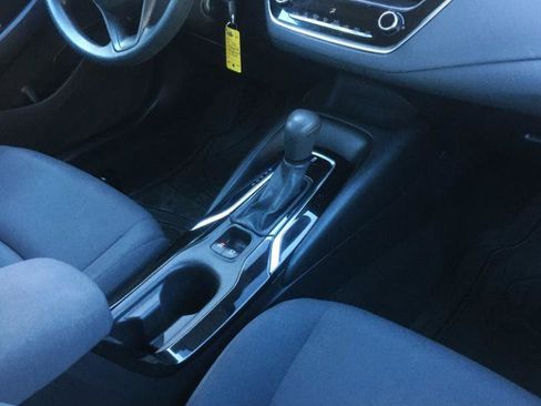 Used 2020 Toyota Corolla LE FWD image 18