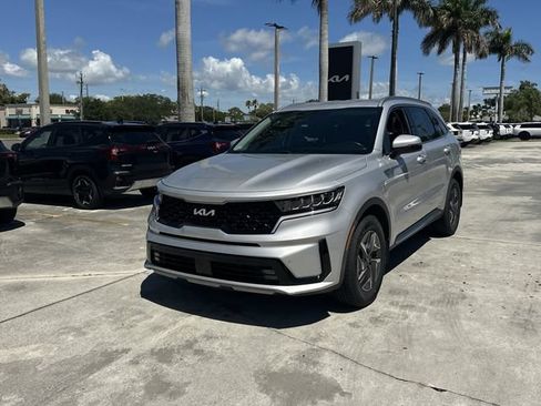 Certified 2022 Kia Sorento EX FWD image 2
