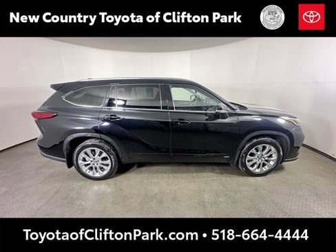 Used 2023 Toyota Highlander Limited image 2