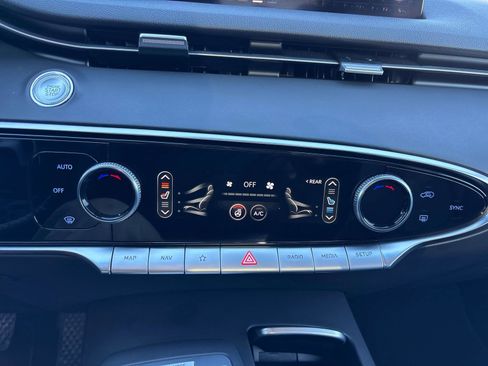 Used 2023 Genesis GV70 2.5T w/ Select Package image 24