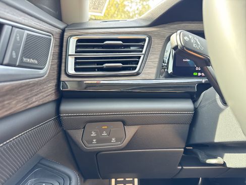 New 2026 Volkswagen Atlas SEL Premium R-Line image 24