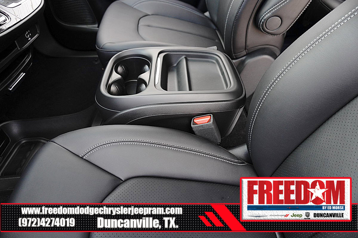 New 2027 Chrysler Pacifica Select w/ Family Tech Group FWD image 35