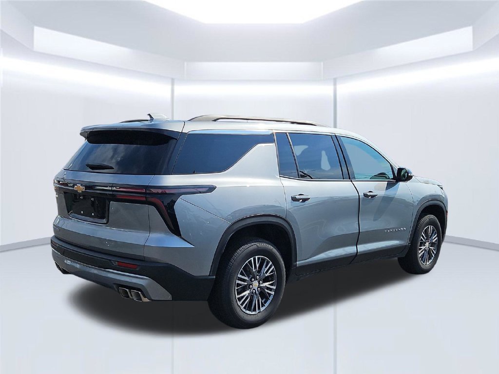 Used 2026 Chevrolet Traverse LT FWD image 5