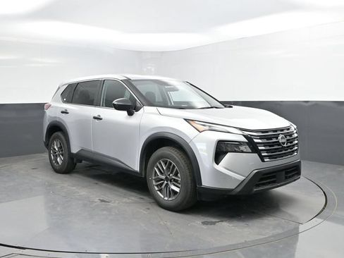 Used 2024 Nissan Rogue S FWD image 4