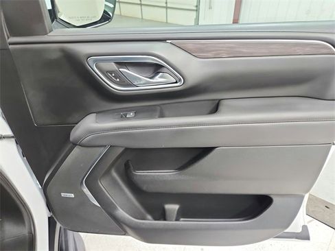 Used 2024 Chevrolet Suburban LT w/ Luxury Package image 44