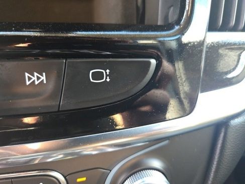 Used 2021 Chevrolet Traverse RS image 20