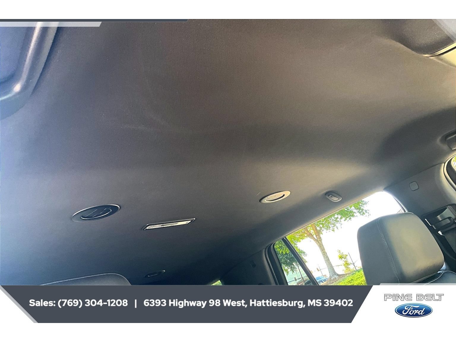 Used 2022 Chevrolet Tahoe LT w/ Luxury Package AWD/4WD image 16