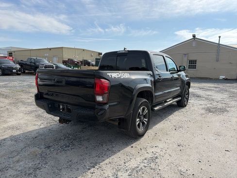 Used 2019 Toyota Tacoma TRD Sport image 5