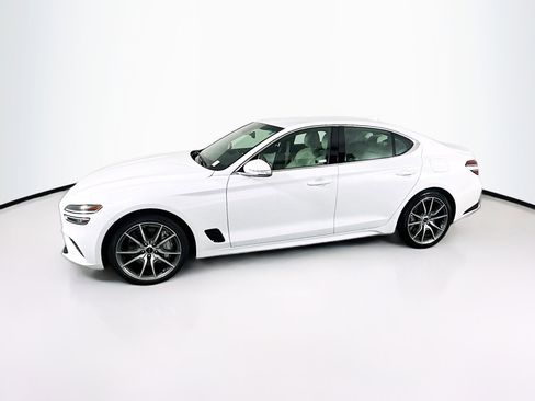 Used 2024 Genesis G70 2.5T image 4