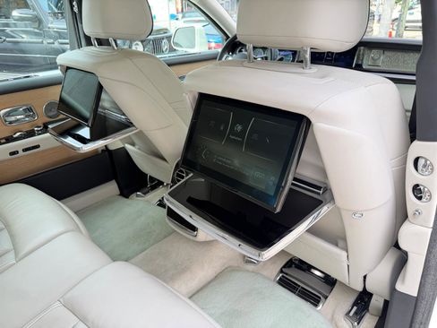 Used 2019 Rolls-Royce Phantom Sedan RWD image 62