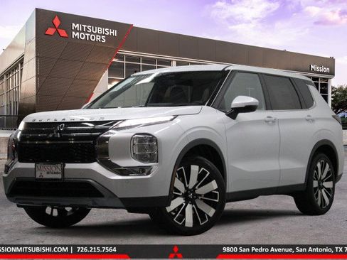 New 2025 Mitsubishi Outlander SE image 1