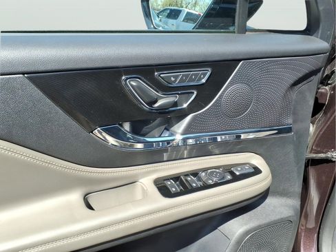 Used 2023 Lincoln Corsair AWD w/ Equipment Group 101A image 9