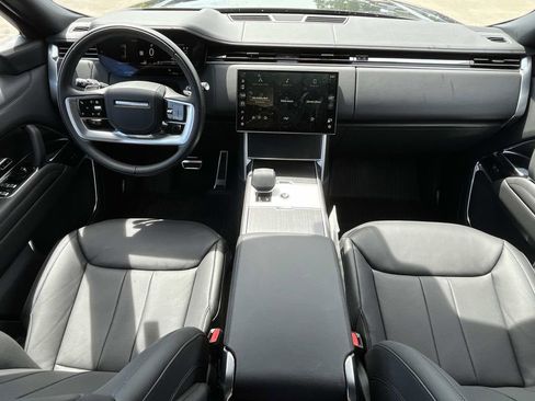 Certified 2026 Land Rover Range Rover SE AWD/4WD image 9