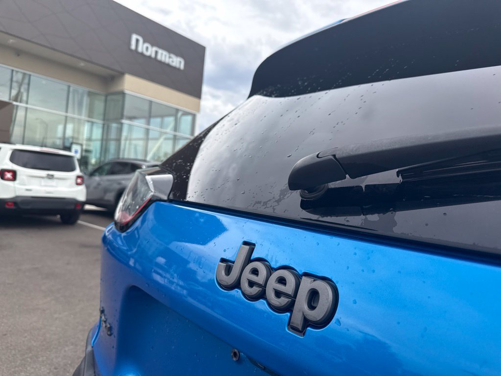 Used 2022 Jeep Cherokee Trailhawk w/ Trailer Tow Group AWD/4WD image 13