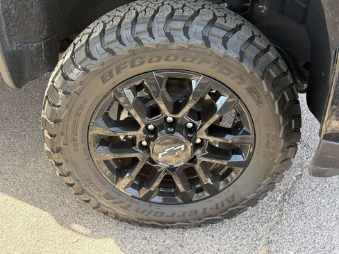 Used 2025 Chevrolet Silverado 2500 LTZ w/ Trail Boss Package AWD/4WD image 5