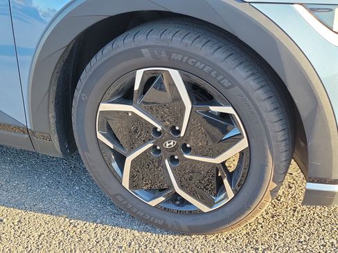 Used 2024 Hyundai Ioniq 5 SE image 4