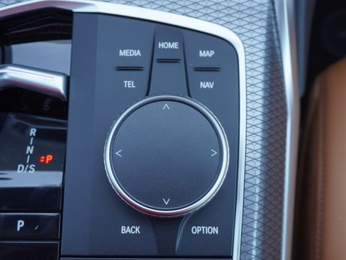 New 2025 BMW 330i Sedan w/ Convenience Package image 10