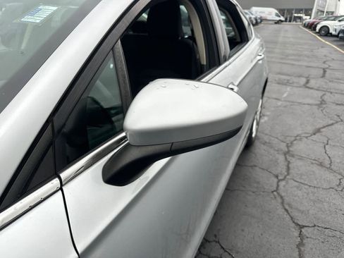 Used 2019 Ford Fusion SE image 12