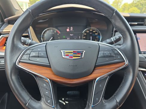 Used 2020 Cadillac XT5 Premium Luxury w/ LPO, Floor Liner Package AWD/4WD image 18