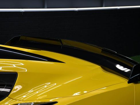 Used 2015 Chevrolet Corvette Z06 w/ 3LZ Preferred Equipment Group RWD image 8