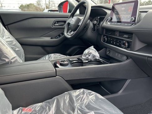 Certified 2025 Nissan Rogue S image 26