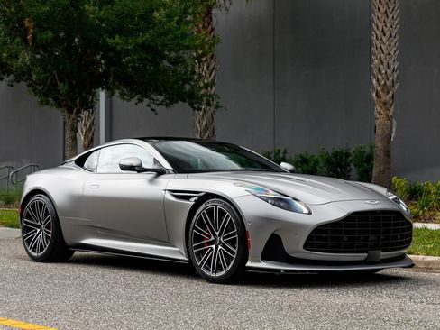 Used 2024 Aston Martin DB12 Coupe RWD image 5