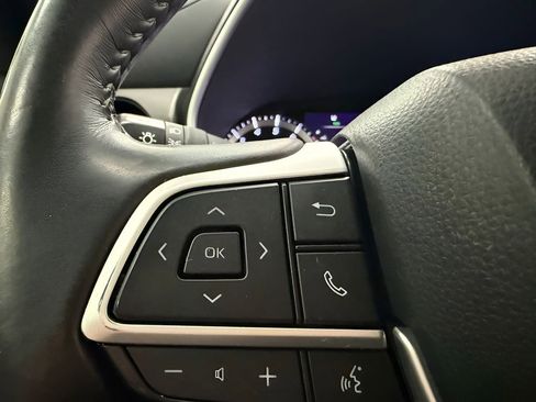 Used 2022 Toyota Highlander XLE FWD image 18