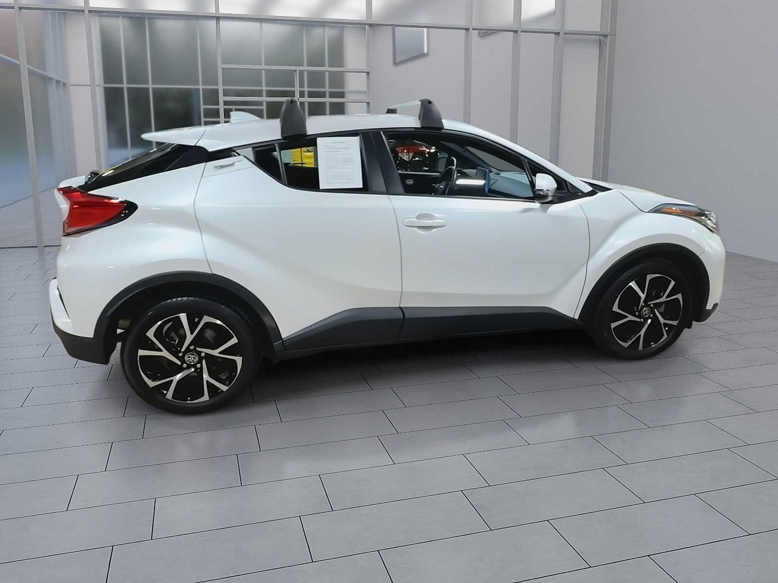 Used 2022 Toyota C-HR XLE FWD image 9