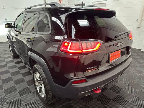 Used 2019 Jeep Cherokee Trailhawk AWD/4WD image 8