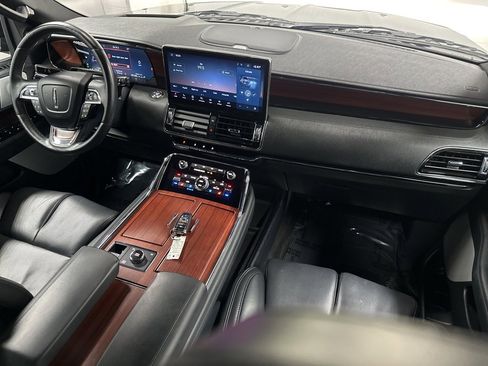 Used 2023 Lincoln Navigator L Reserve image 11