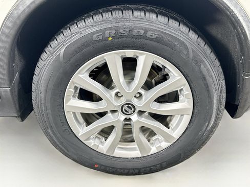 Used 2017 Nissan Rogue SV FWD image 11