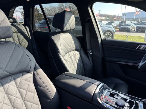 Used 2025 BMW X5 xDrive40i w/ M Sport Package image 33