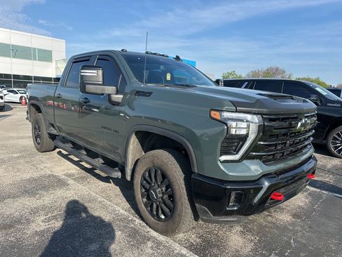 Used 2025 Chevrolet Silverado 2500 LT w/ Trail Boss Package image 2