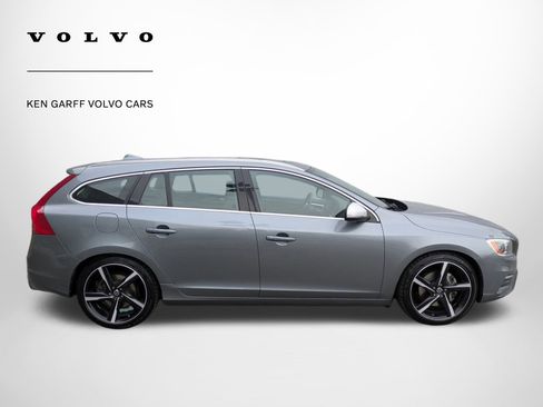 Used 2017 Volvo V60 T6 R-Design Platinum image 2