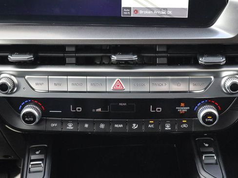 Used 2025 Kia Telluride S AWD/4WD image 25