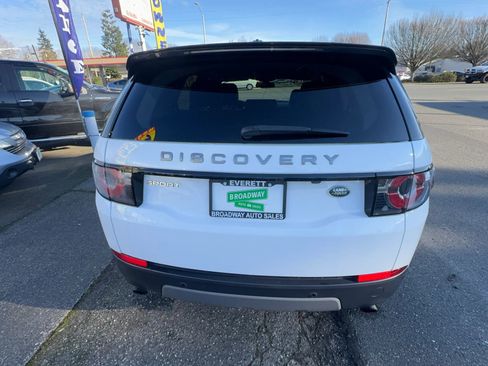 Used 2015 Land Rover Discovery Sport SE image 6