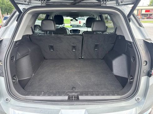Used 2024 GMC Terrain SLT AWD/4WD image 12