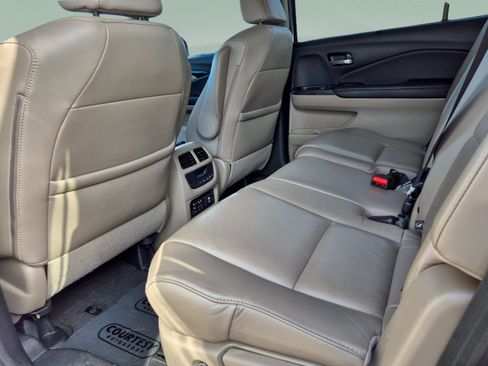 Used 2017 Honda Pilot Touring image 16