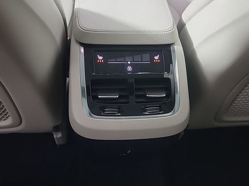 Used 2021 Volvo XC90 T6 Momentum w/ Climate Package image 22