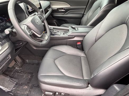 Used 2025 Toyota Grand Highlander FWD image 18