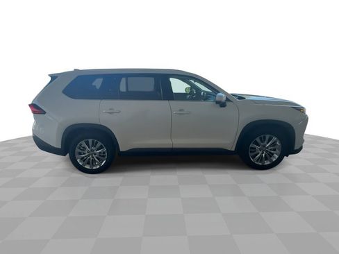 Used 2024 Toyota Grand Highlander AWD image 9