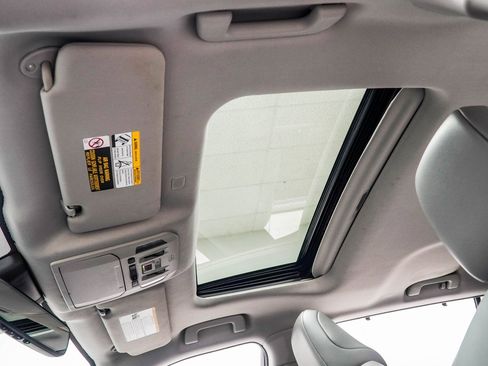 Used 2022 Toyota Highlander XLE image 38