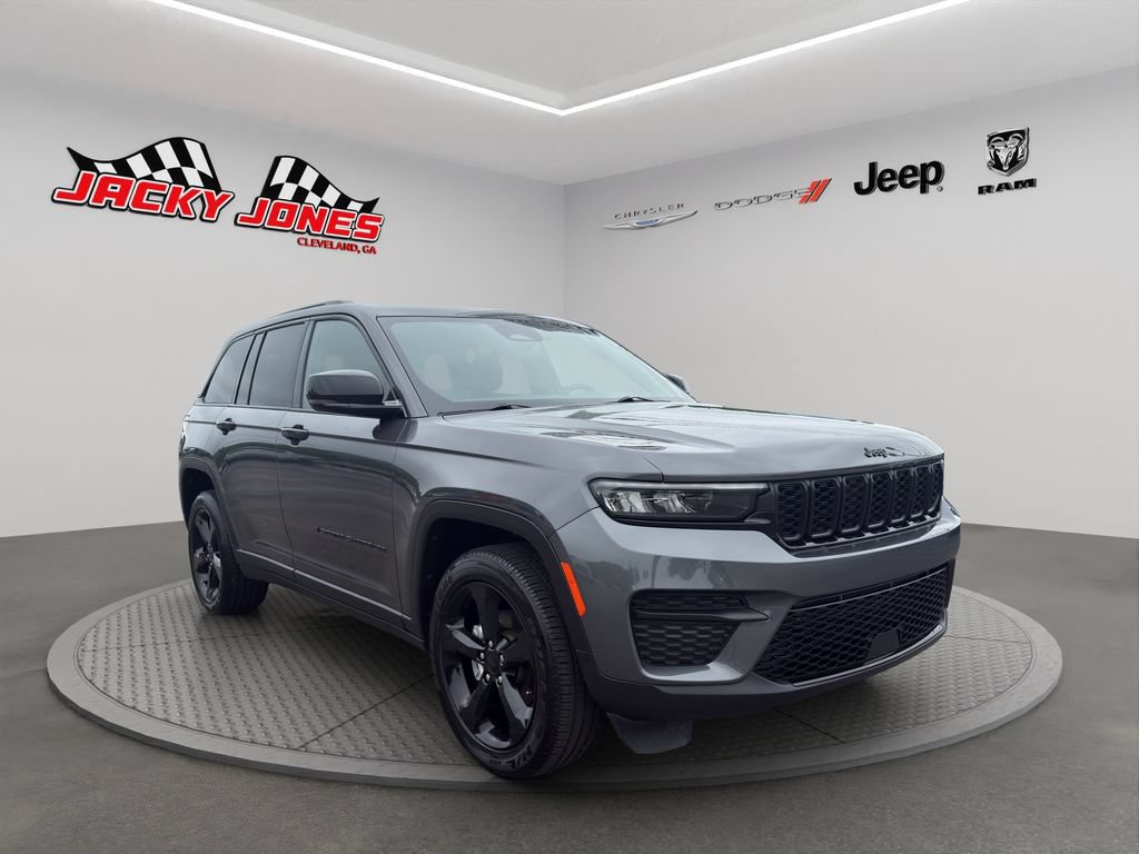 Used 2023 Jeep Grand Cherokee Altitude AWD/4WD image 13